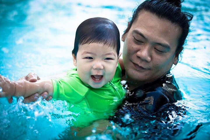 Những lưu ý khi tập bơi cho trẻ sơ sinh an toàn đúng cách cha mẹ nên biết